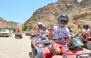 Wycieczki safari z Marsa Alam, Hurghady i Sharm to możliwość jazdy w ekstremalnych , pustynnych warunkach.