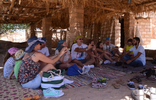 Wycieczki safari z Sharm, Hurghady i Marsa Alam to spotkanie z ludem Beduinów.