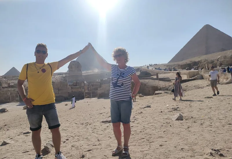 Giza w słońu. Wycieczka do Kairu z Sharm, Hurghady i Marsa Alam.