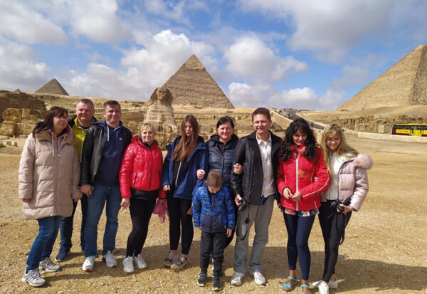 Nasza grupa w gizie. Wycieczka do Kairu z Sharm, Marsa Alam i Hurghady.
