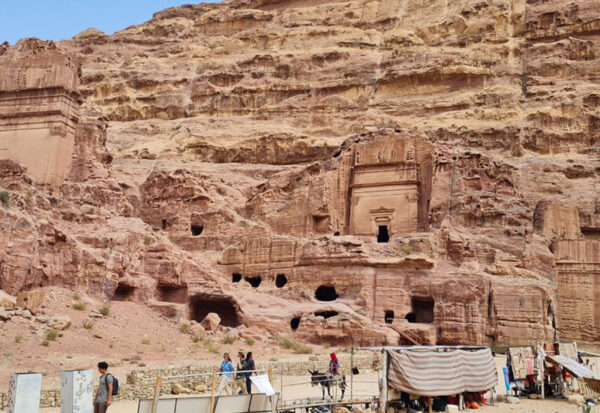Jordania-Petra to wycieczka z Sharm el Sheikh. Najpiękniejsze miasto wykute w skale.