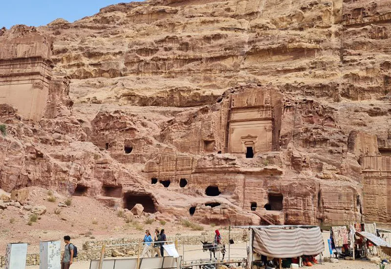 Jordania-Petra to wycieczka z Sharm el Sheikh. Najpiękniejsze miasto wykute w skale.