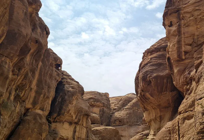 Petra- miasto wykute w skale. Wycieczka zSharm o Jordanii.