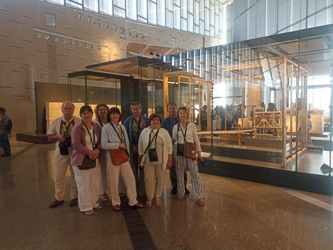 Wycieczka z Hurghady do Wielkiego Muzeum ( Grand Museum) w Gizie małym busem & Piramidy i Sfinksa oraz , Rejs Nilem. Polskojęzyczny przewodnik. Przeżyj to z nami!